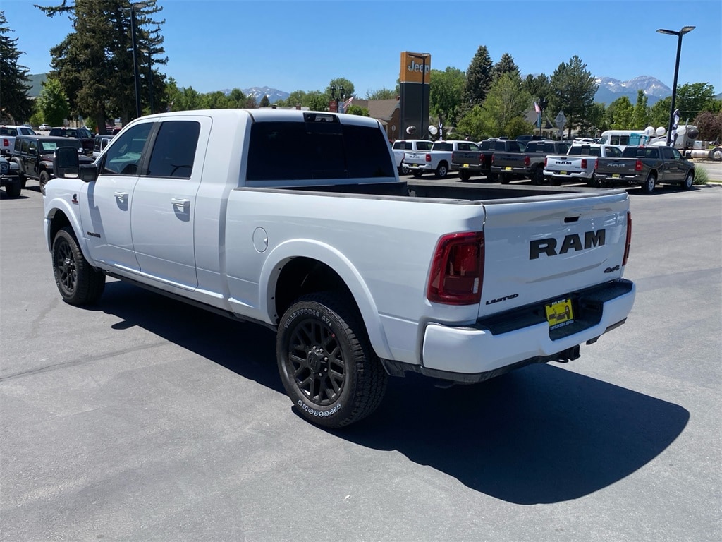 New 2025 Ram 3500 LIMITED MEGA CAB 4X4 6'4 BOX Pickup