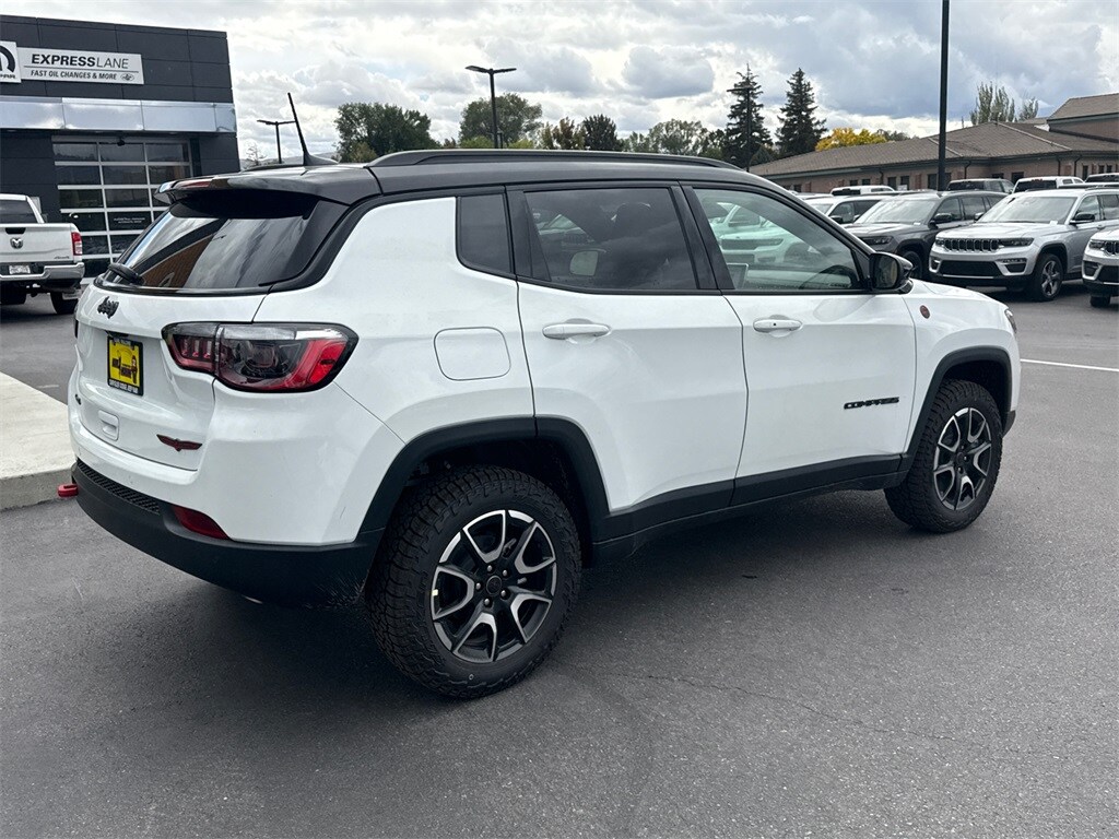 2026 Jeep Compass Trailhawk photo 2