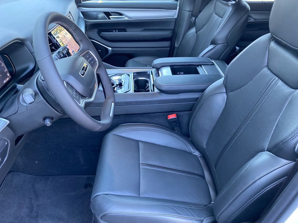 2025 Jeep Wagoneer Series I - Photo 6