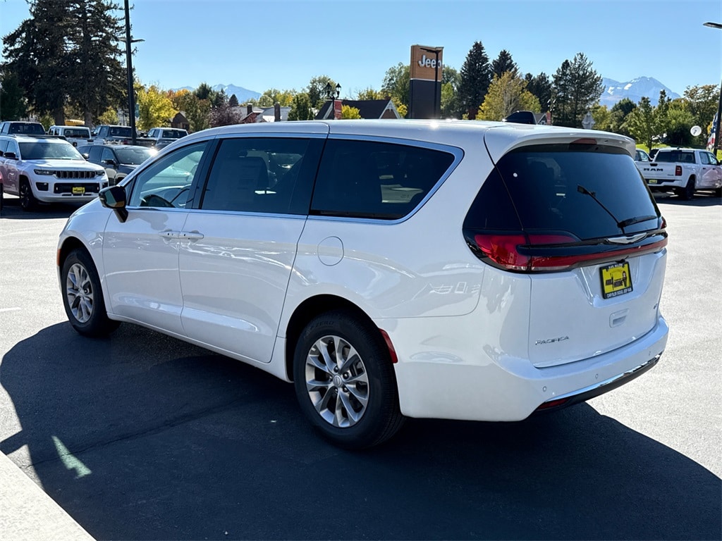 New 2026 Chrysler Pacifica SELECT AWD Passenger Van