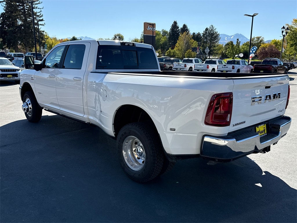 New 2026 Ram 3500 LARAMIE CREW CAB 4X4 8' BOX Pickup