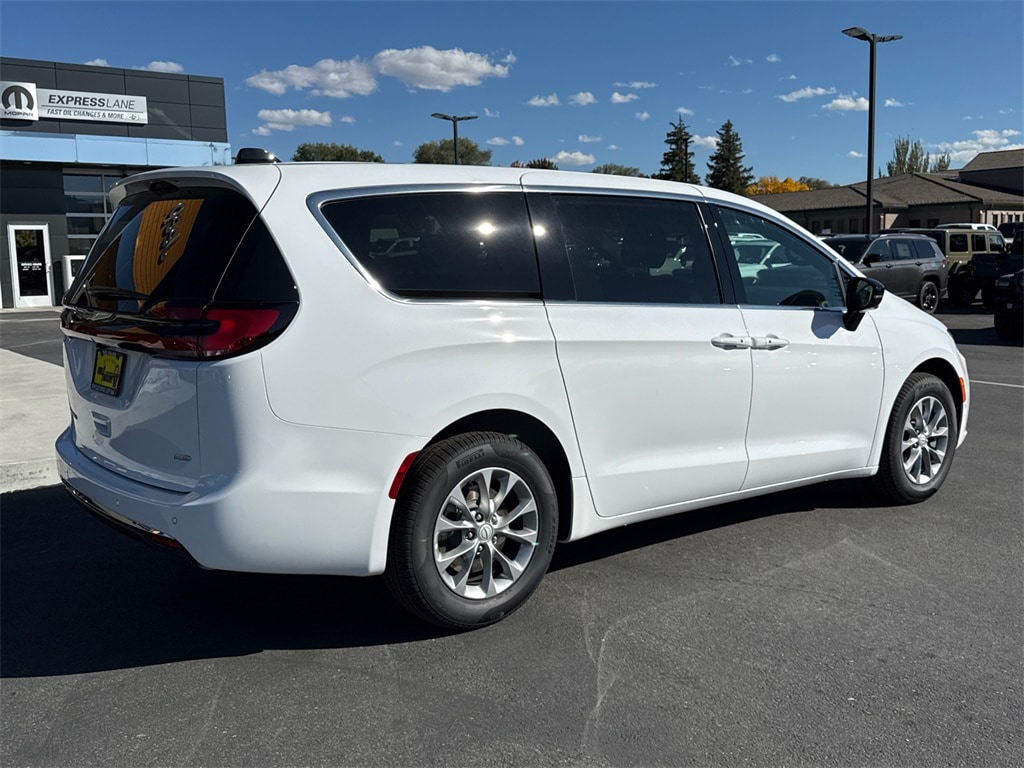New 2026 Chrysler Pacifica SELECT AWD Passenger Van