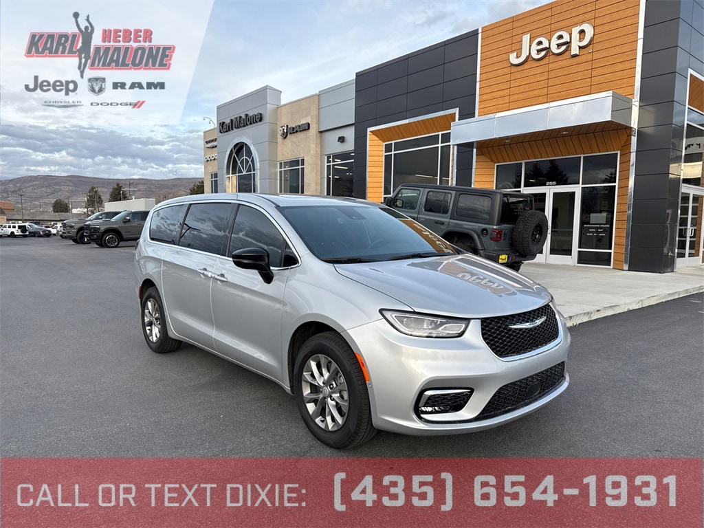 2026 Chrysler Pacifica Limited's photo