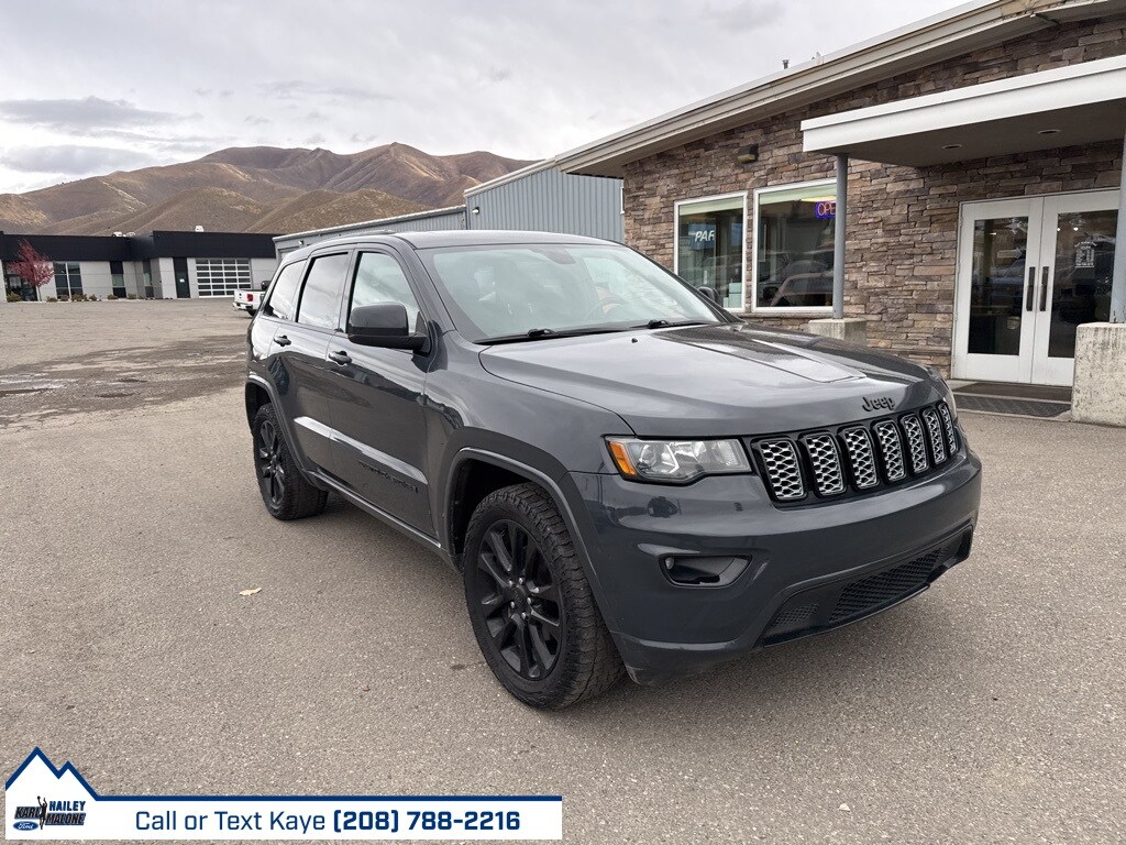 2017 Jeep Grand Cherokee Altitude photo 2