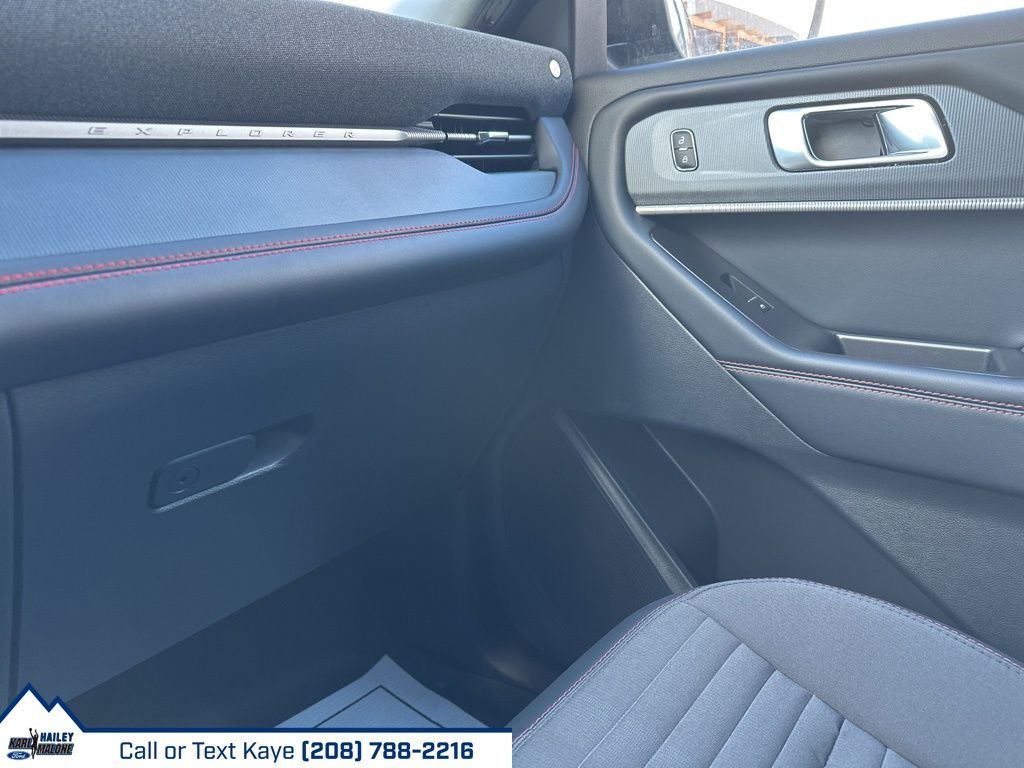 2026 Ford Explorer ST-Line - Photo 30
