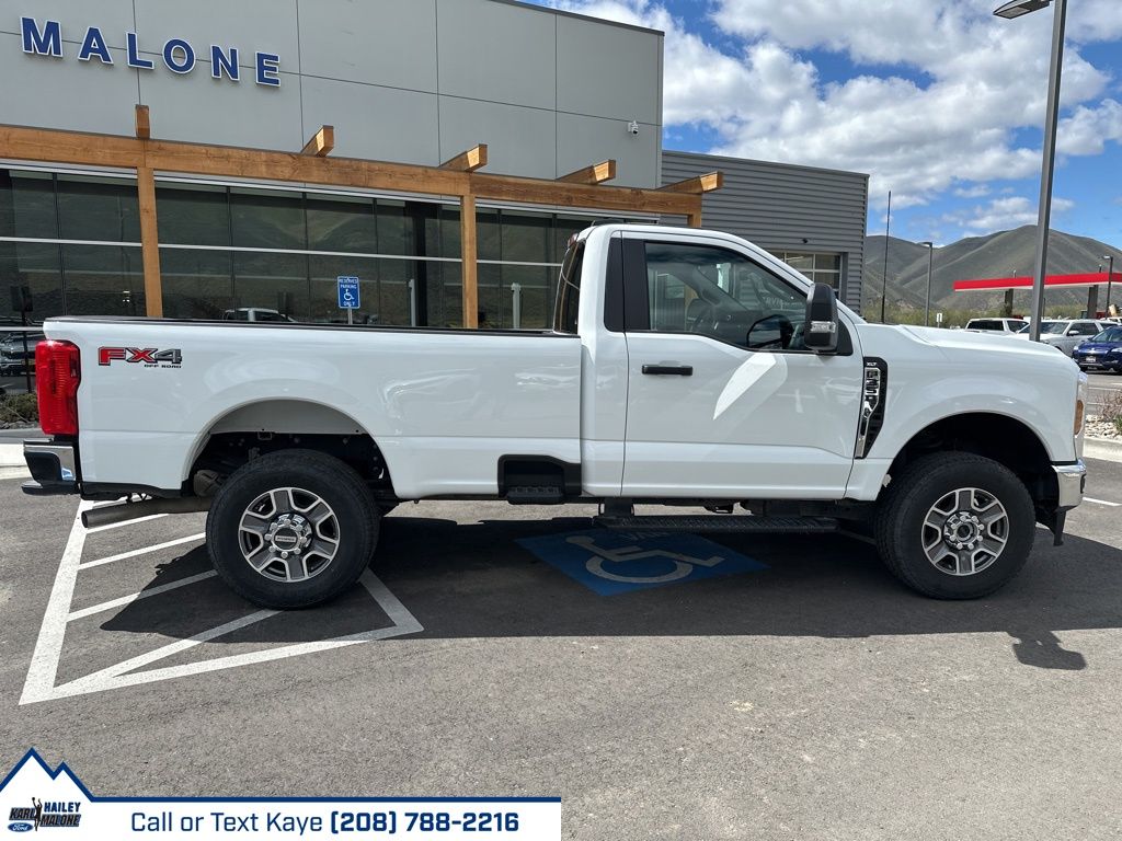 2025 Ford F-350 Super Duty XLT - Photo 4