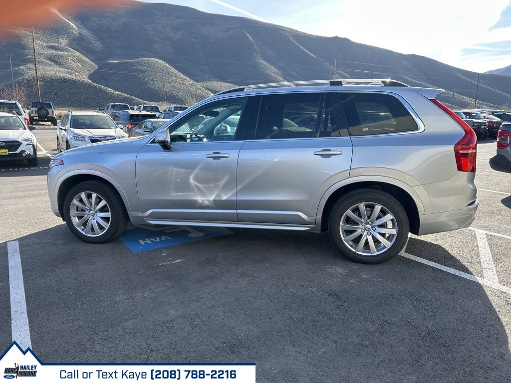 2016 Volvo XC90 T6 Momentum photo 3