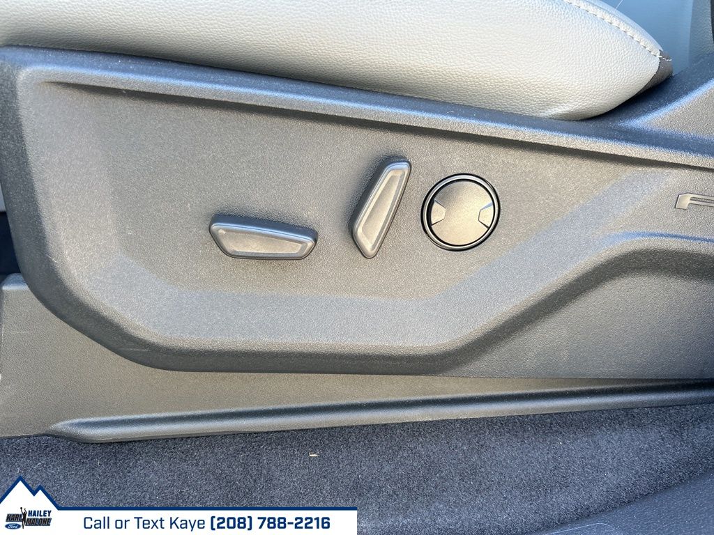 2025 Ford F-150 Lightning Flash - Photo 26