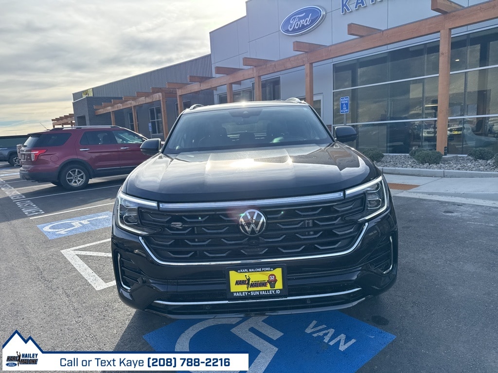 Used 2024 Volkswagen Atlas Cross Sport 2.0T SEL Premium R-Line SUV