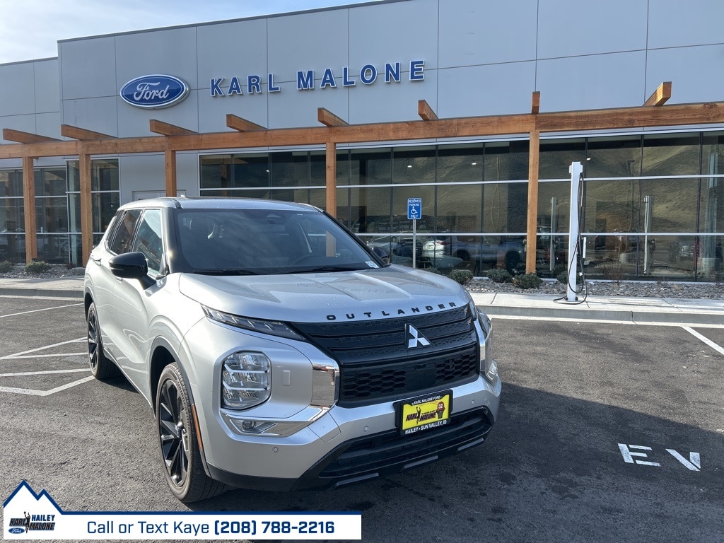 2022 Mitsubishi Outlander Black Edition's photo