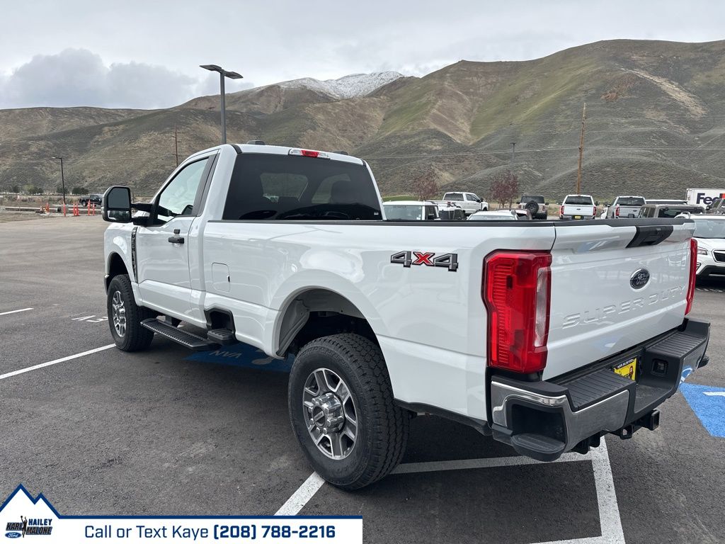 2025 Ford F-350 Super Duty XLT - Photo 2