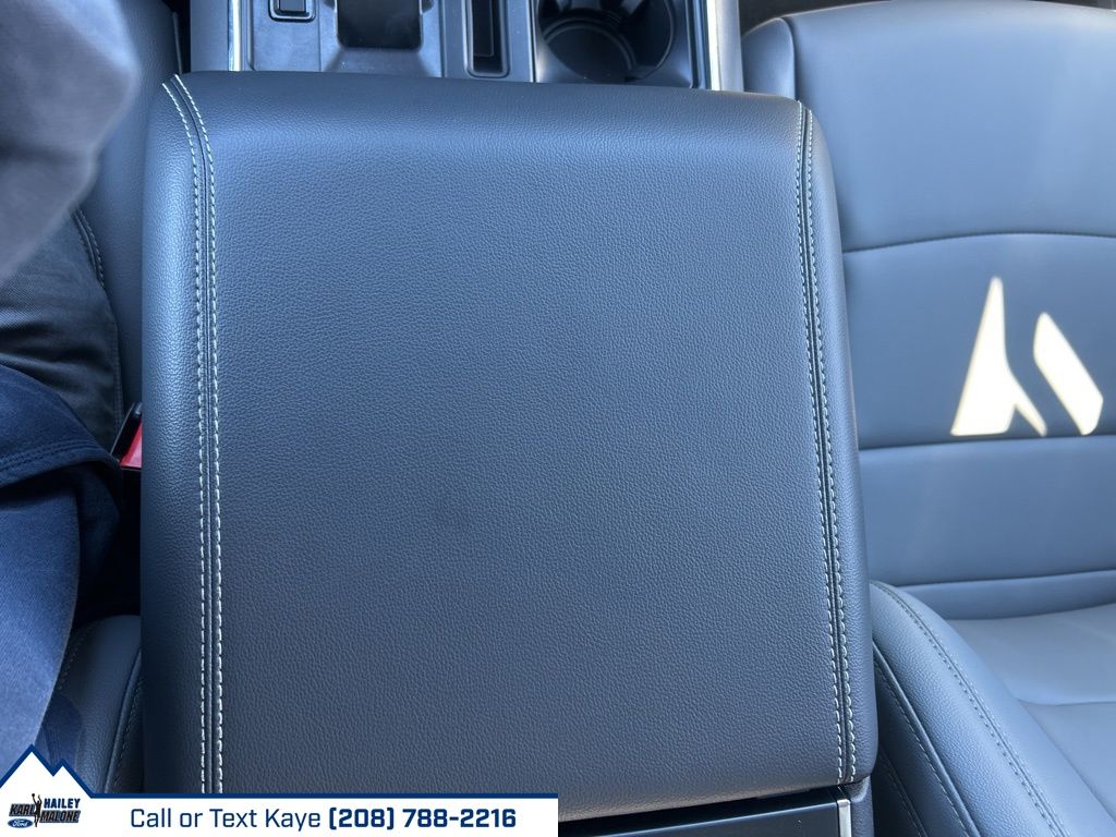 2025 Ford F-150 Lightning Flash - Photo 36