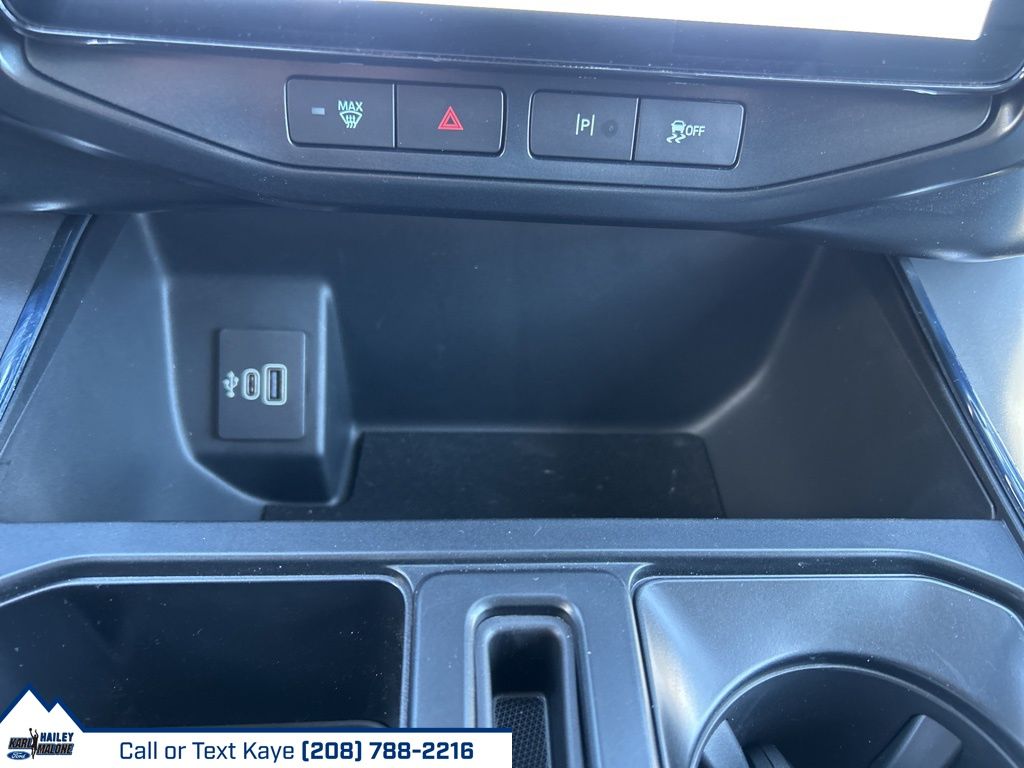 2025 Ford F-150 Lightning Flash - Photo 34