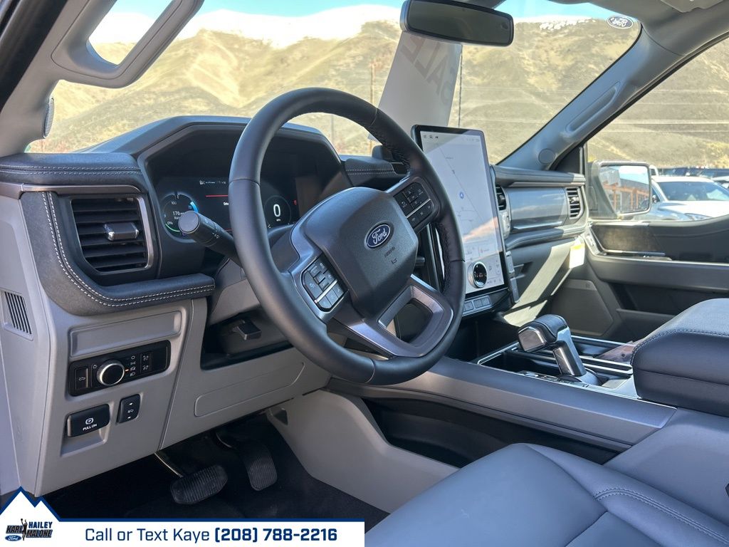 2025 Ford F-150 Lightning Flash - Photo 22