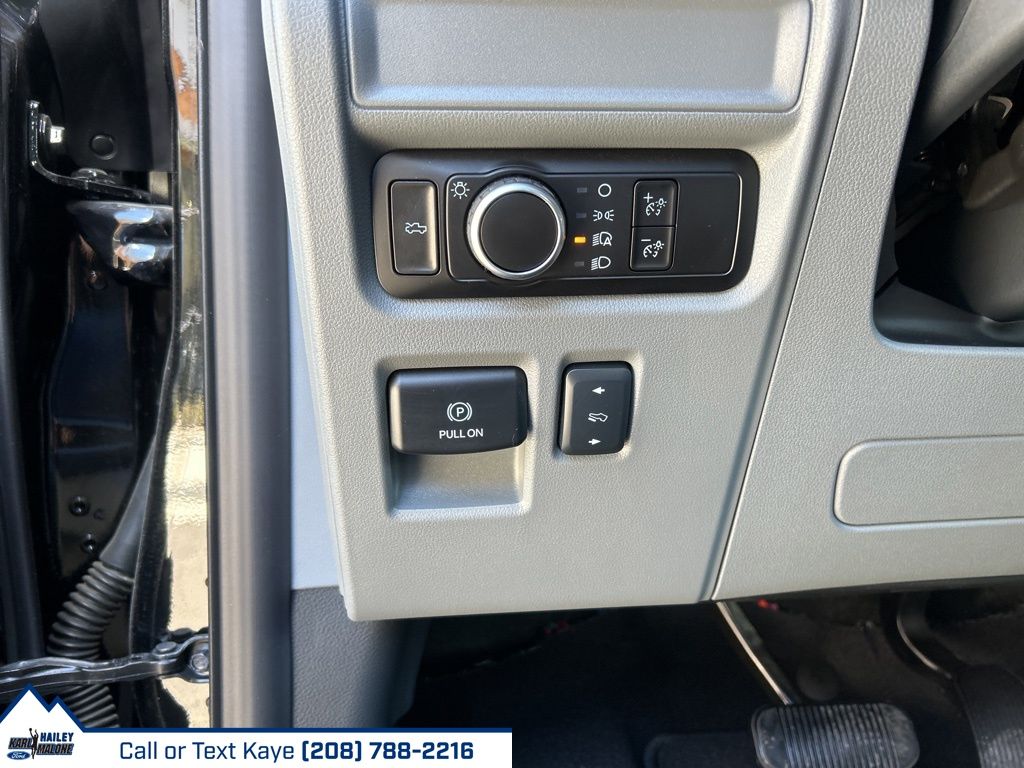 2025 Ford F-150 Lightning Flash - Photo 25