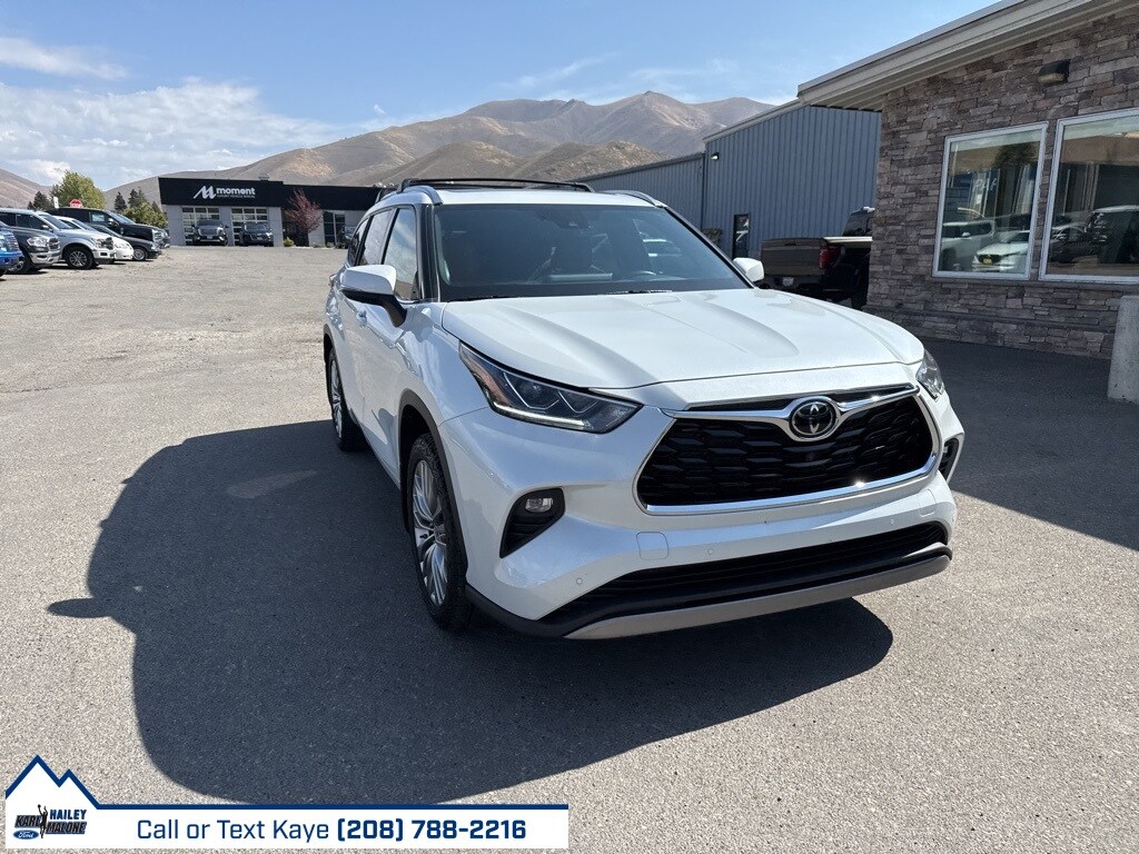2022 Toyota Highlander Platinum photo 3