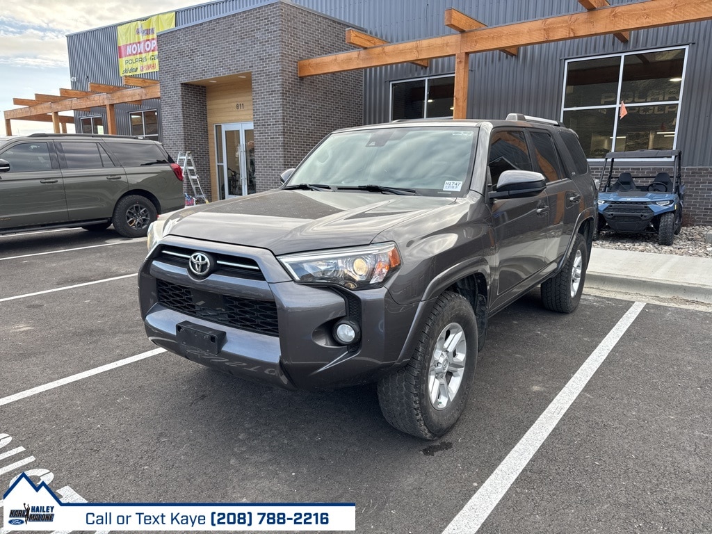 2020 Toyota 4Runner SR5's photo