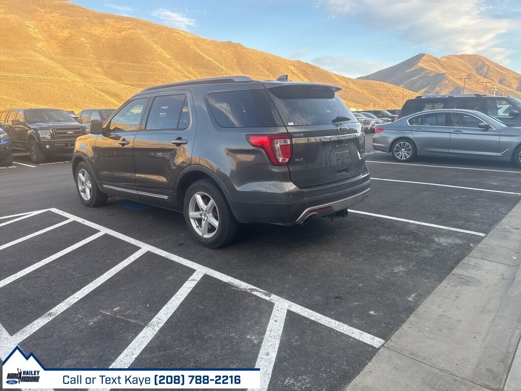 2017 Ford Explorer XLT photo 2