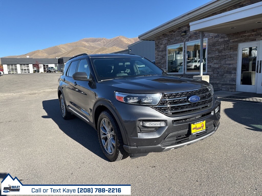 2020 Ford Explorer XLT photo 2