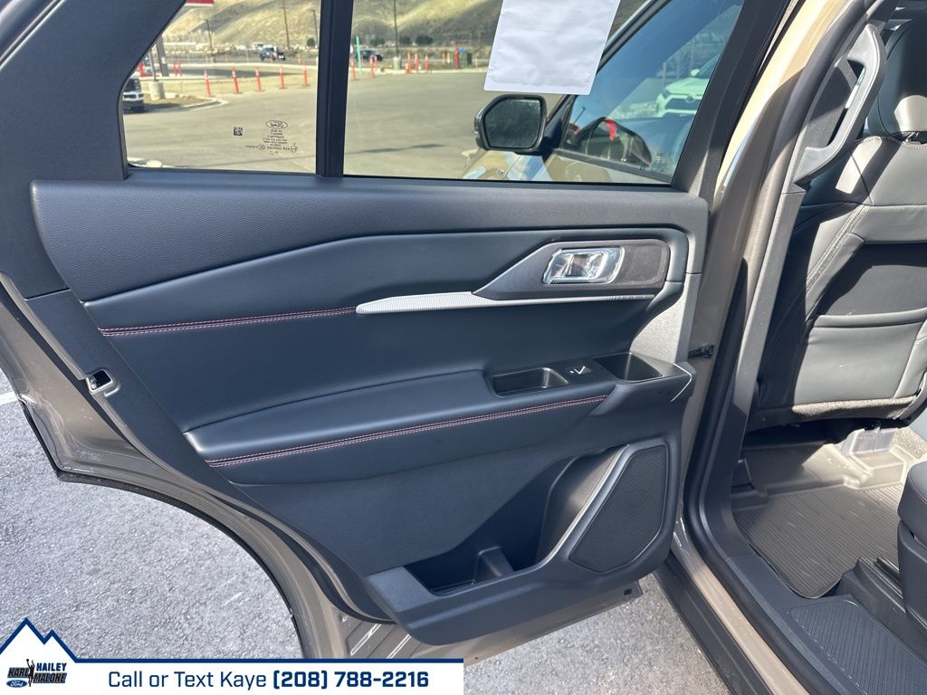 2026 Ford Explorer ST-Line - Photo 12