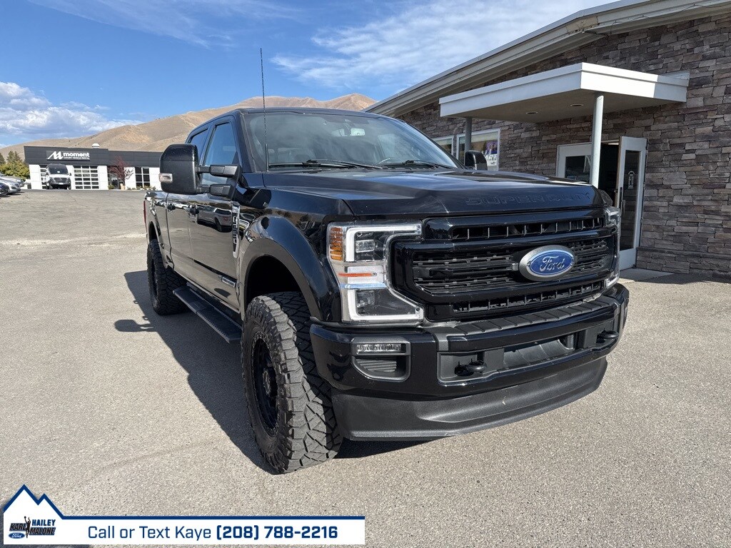2022 Ford F-350 Lariat photo 3