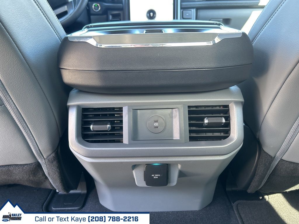 2025 Ford F-150 Lightning Flash - Photo 18