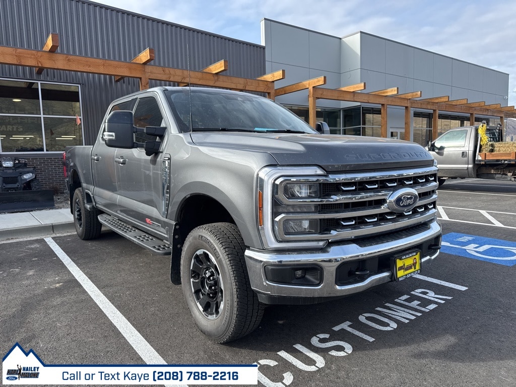 2025 Ford F-350 Super Duty Lariat's photo