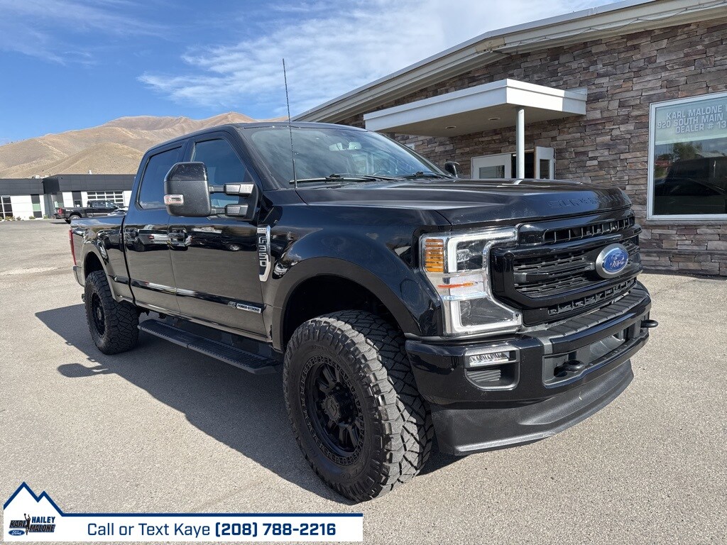 2022 Ford F-350 Lariat photo 2