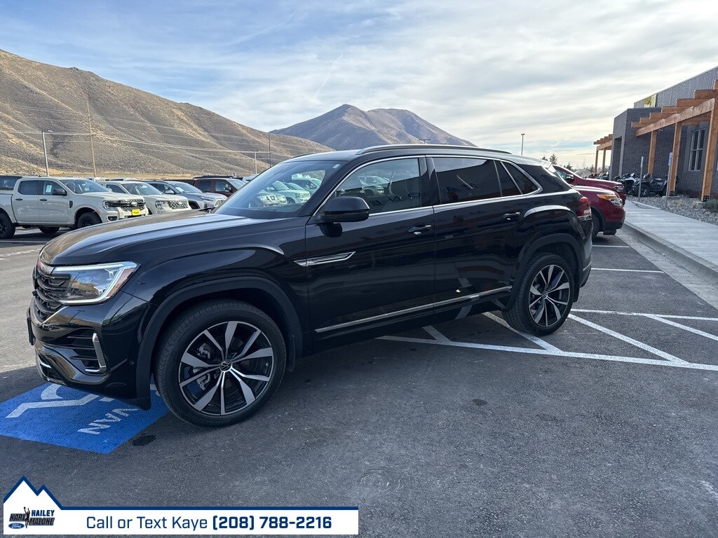 2024 Volkswagen Atlas Cross Sport Cross Sport SEL Premium R-Line photo 2