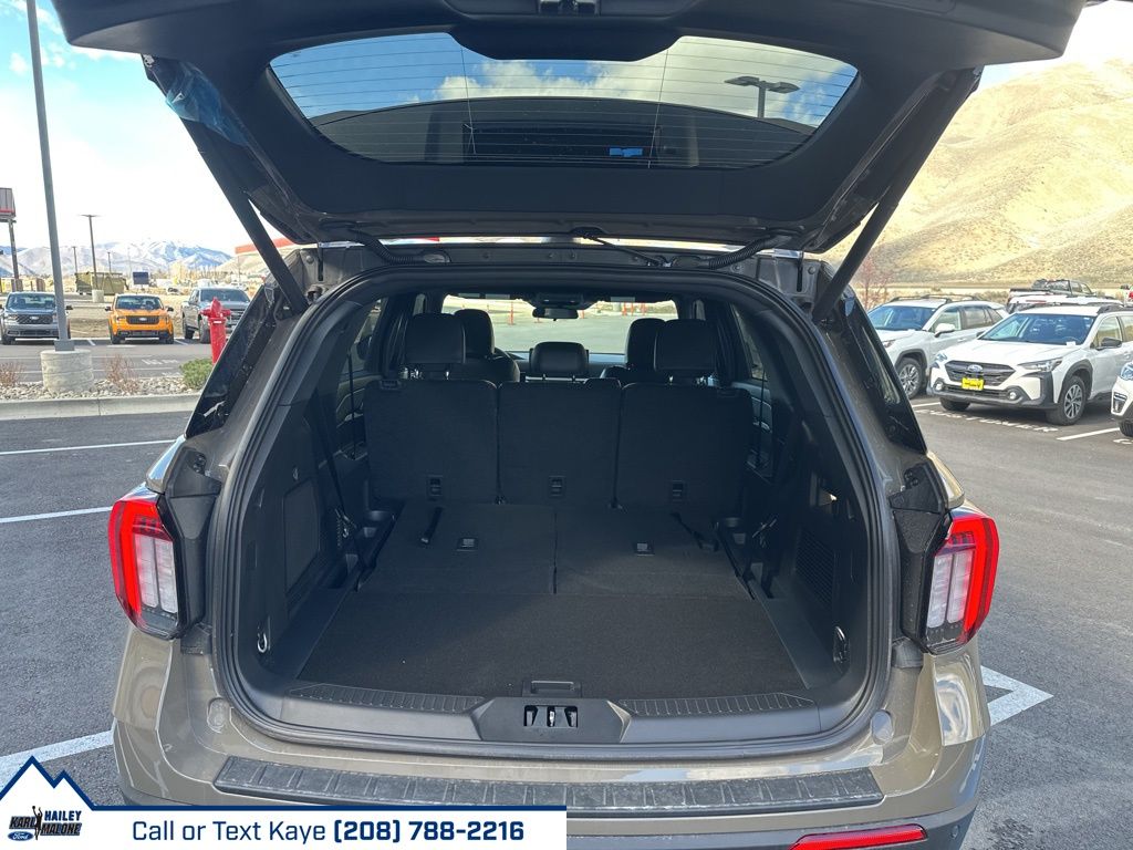 2026 Ford Explorer ST-Line - Photo 6