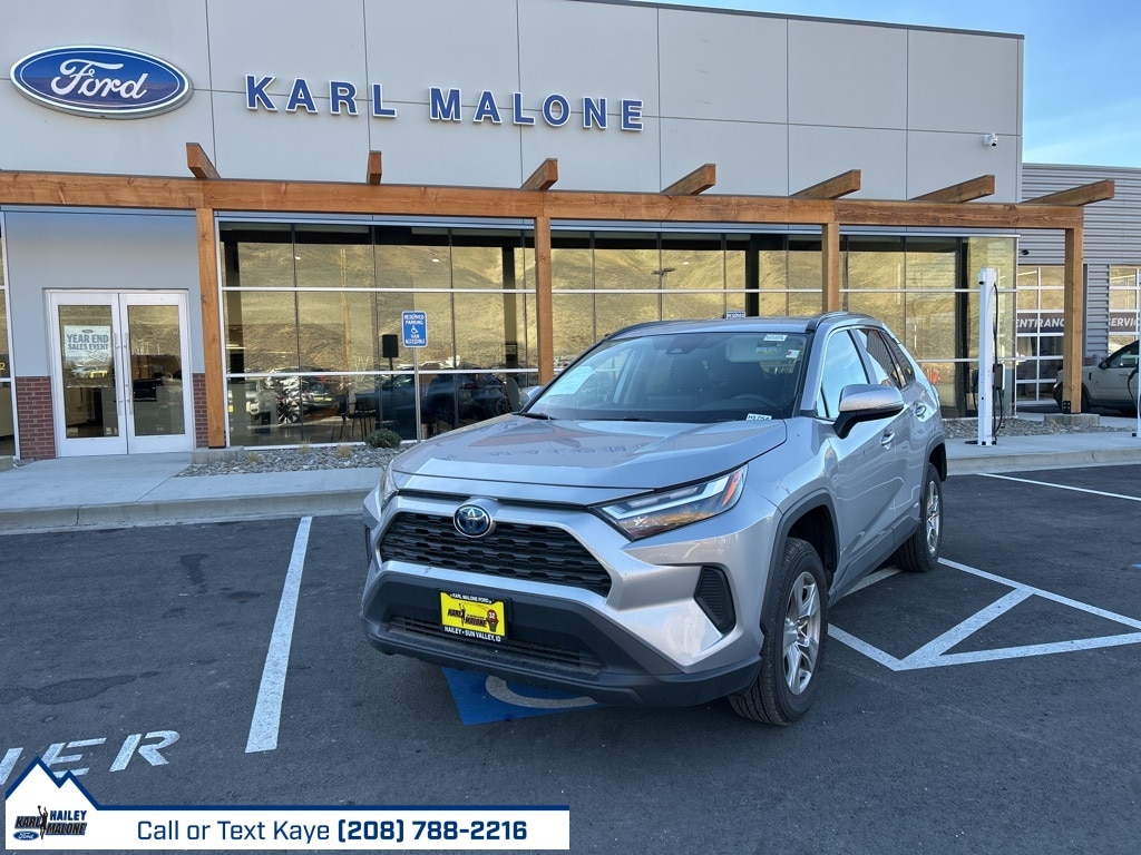 2024 Toyota RAV4 XLE's photo