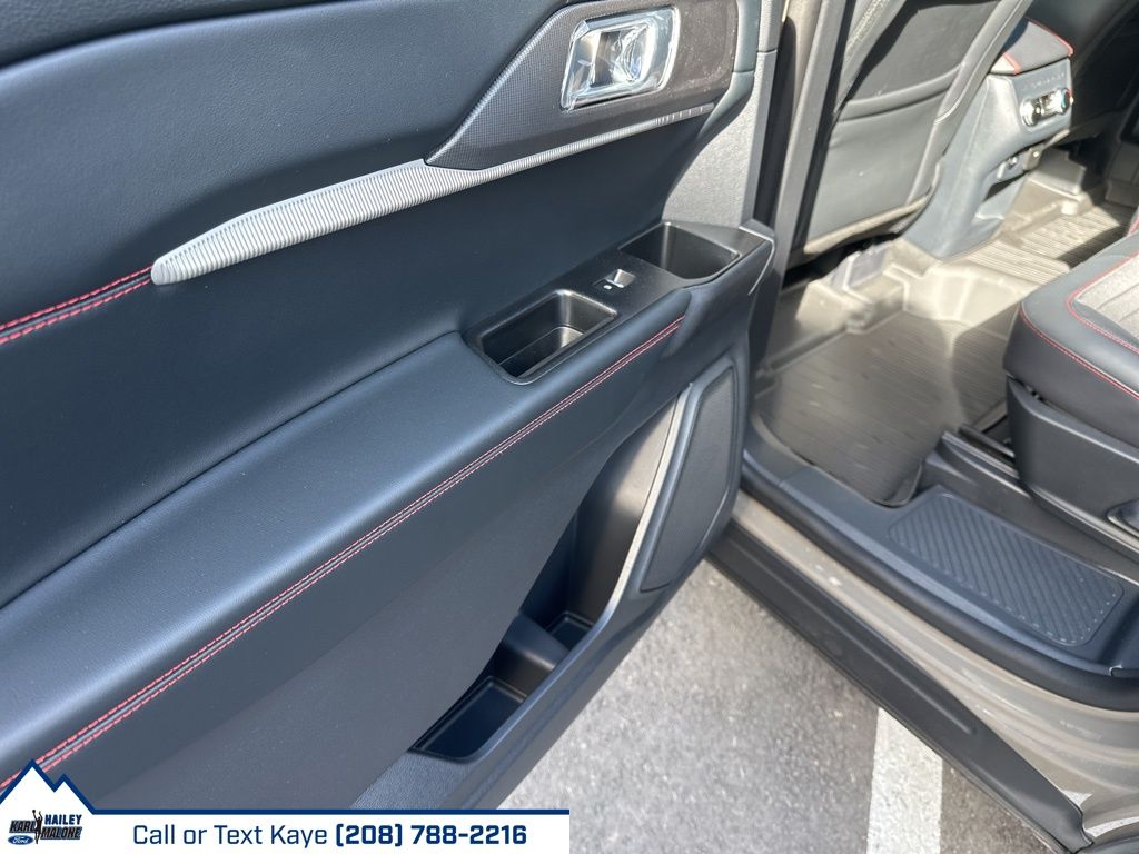 2026 Ford Explorer ST-Line - Photo 13