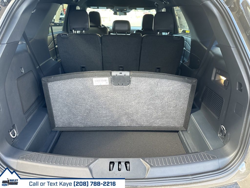 2026 Ford Explorer ST-Line - Photo 8
