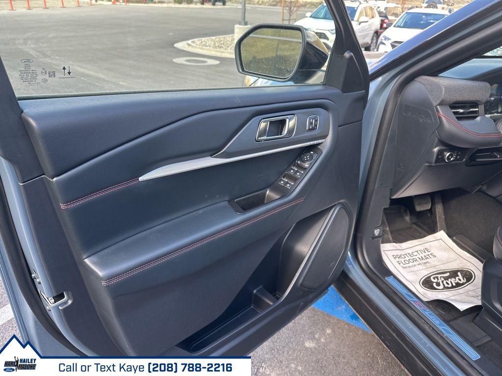 2026 Ford Explorer ST-Line - Photo 18