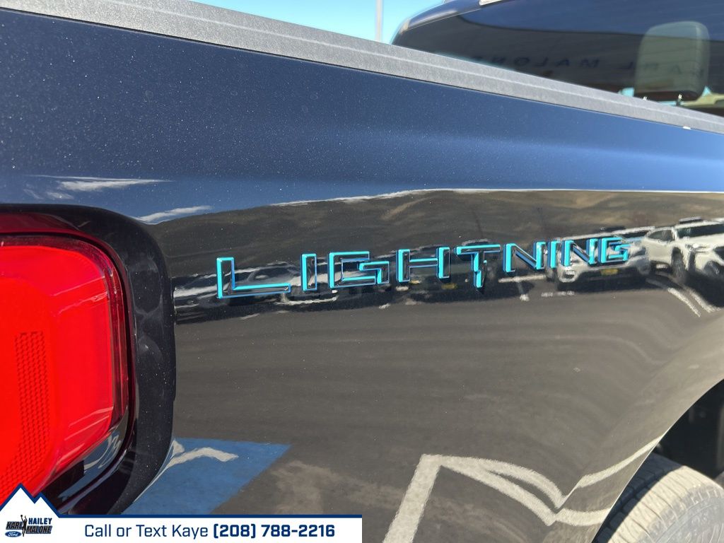 2025 Ford F-150 Lightning Flash - Photo 11