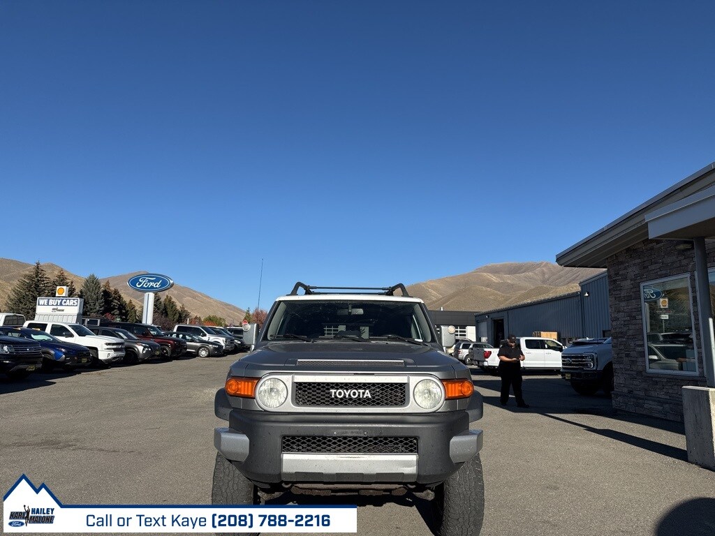 2010 Toyota FJ Cruiser Base photo 2