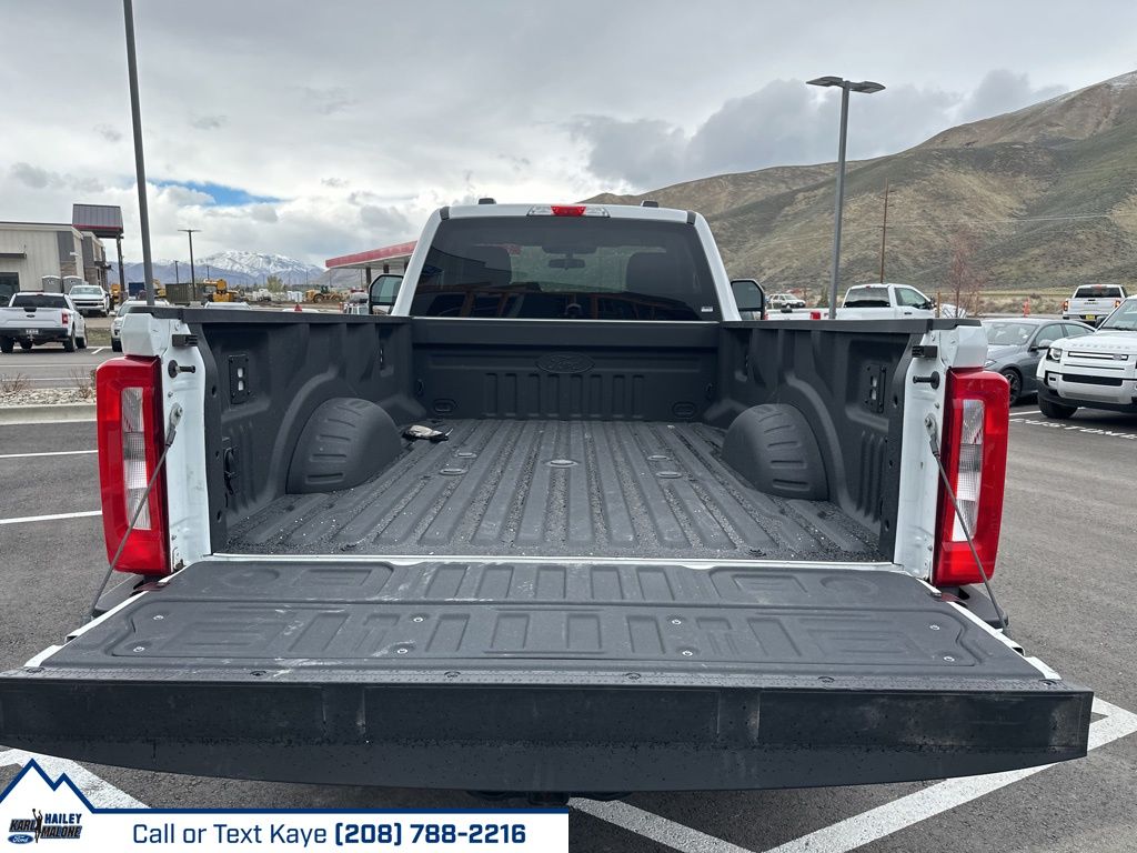 2025 Ford F-350 Super Duty XLT - Photo 6