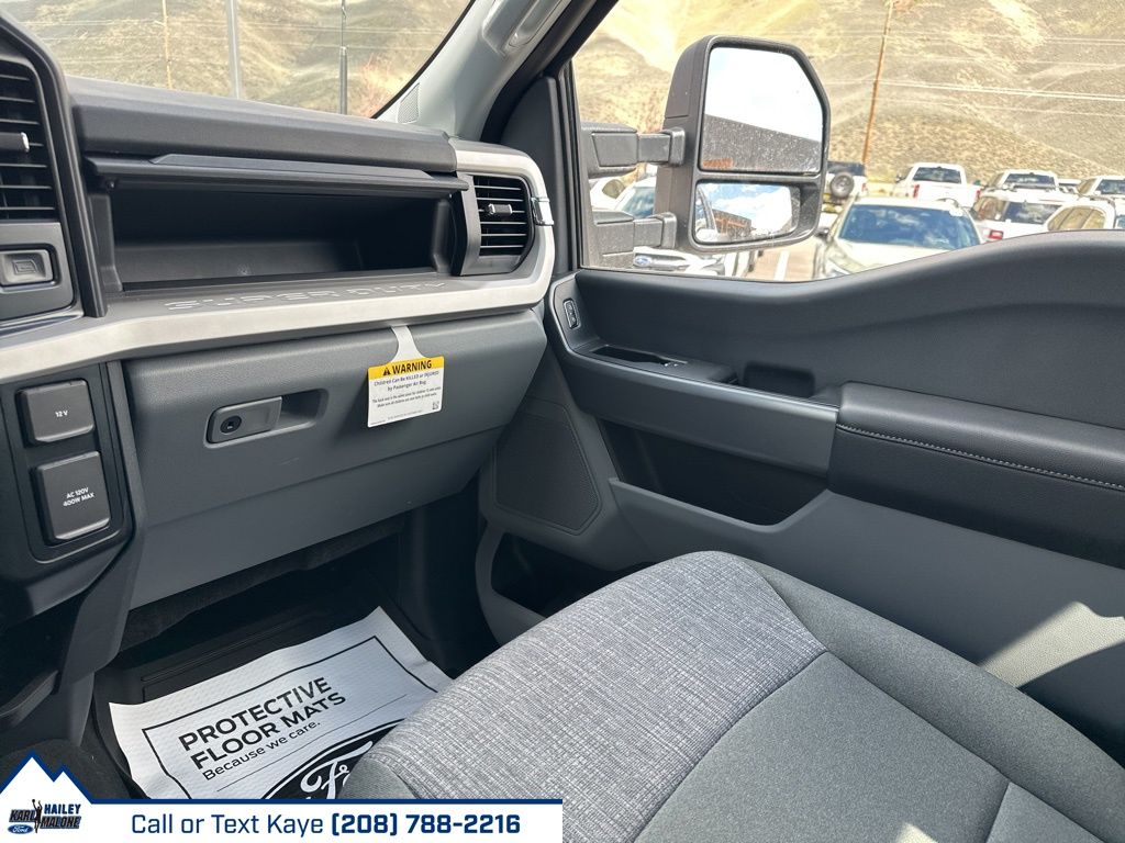 2025 Ford F-350 Super Duty XLT - Photo 19