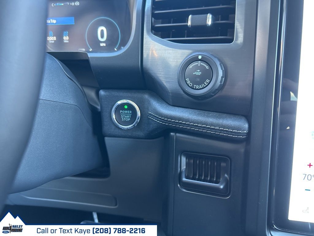 2025 Ford F-150 Lightning Flash - Photo 32