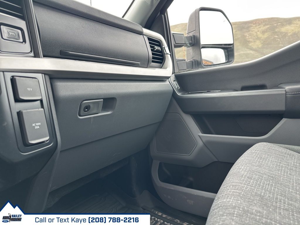 2025 Ford F-350 Super Duty XLT - Photo 12