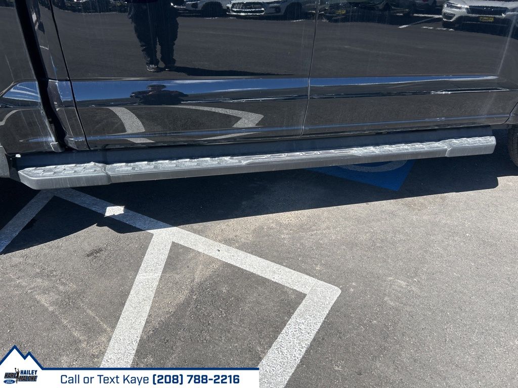 2025 Ford F-150 Lightning Flash - Photo 9
