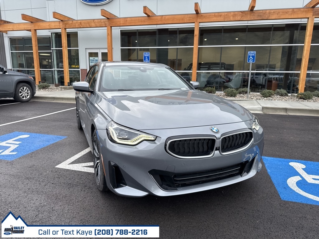 2025 Bmw 230i photo 2