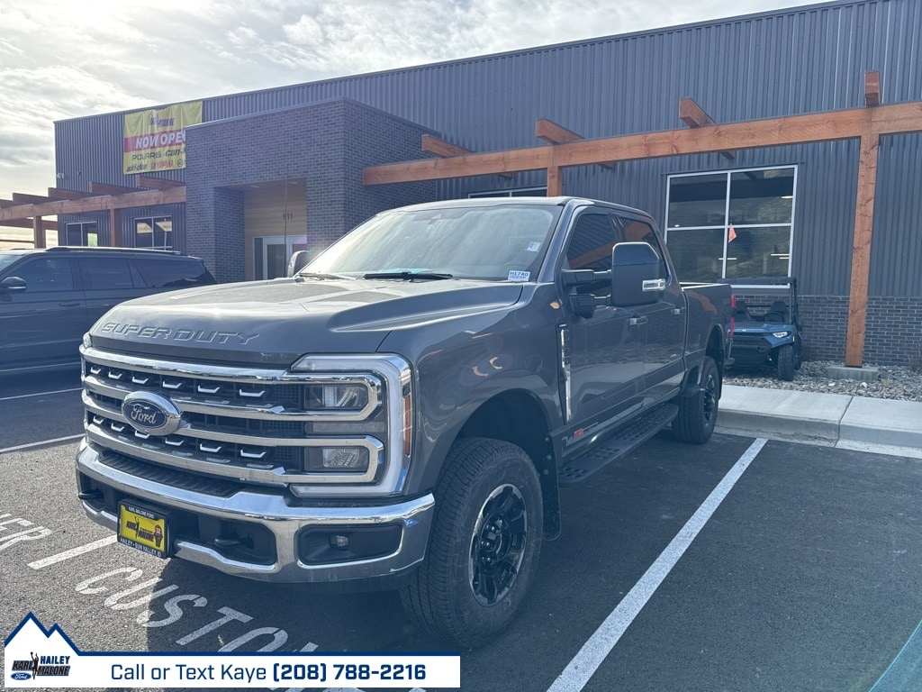 2025 Ford F-350 Super Duty Lariat's photo