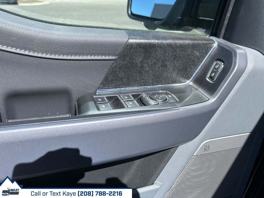 2025 Ford F-150 Lightning Flash - Photo 24