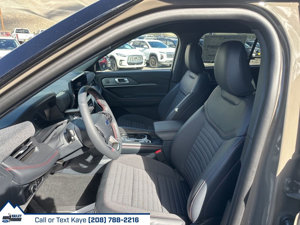 2026 Ford Explorer ST-Line - Photo 16