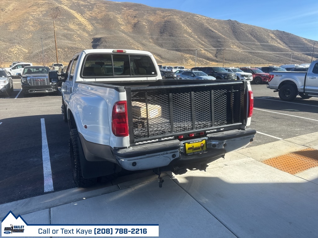 Used 2006 Ford F-350SD Lariat Truck