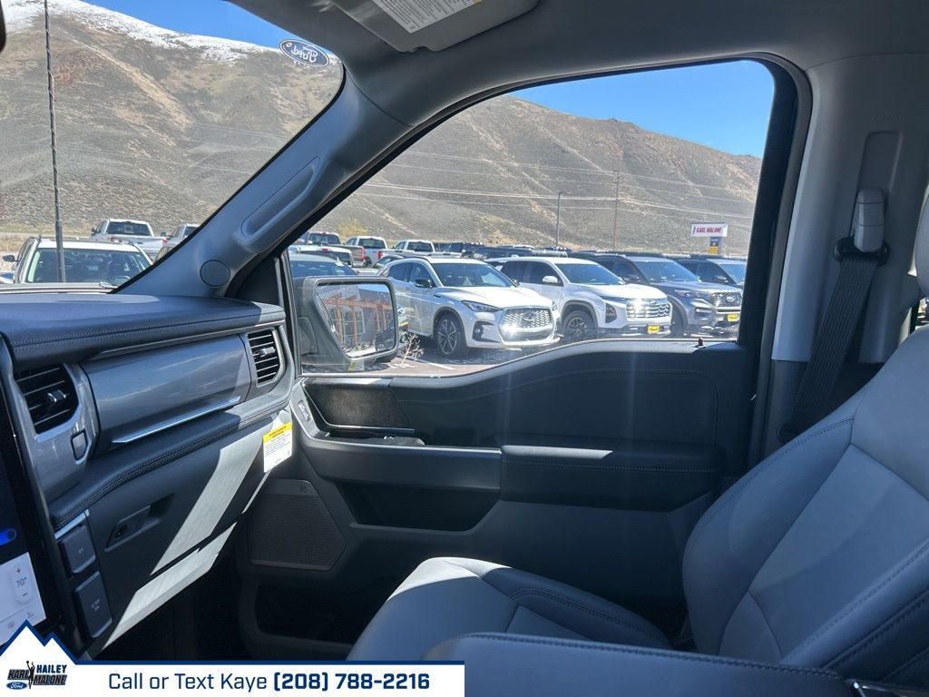 2025 Ford F-150 Lightning Flash - Photo 43
