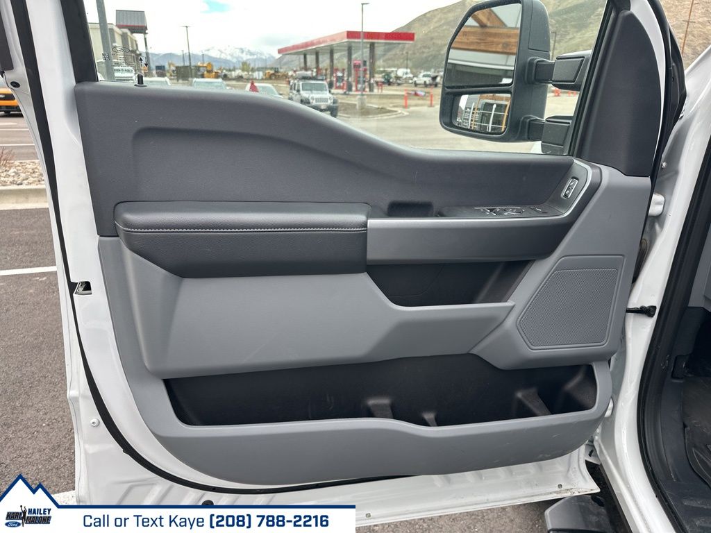 2025 Ford F-350 Super Duty XLT - Photo 13