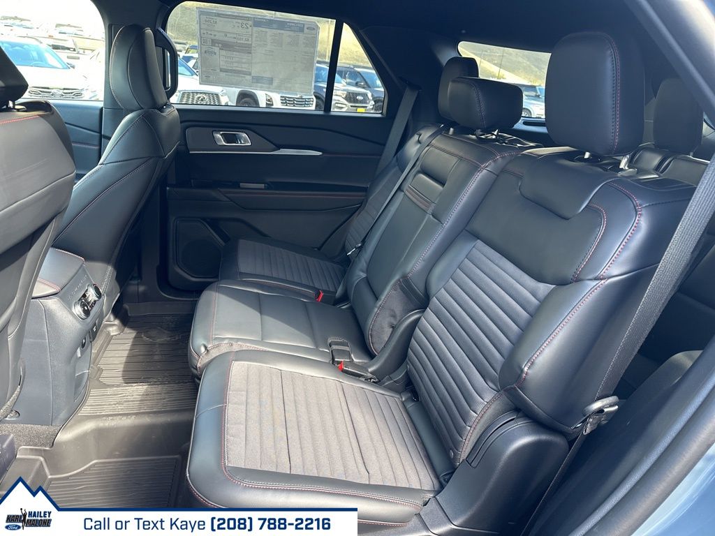 2026 Ford Explorer ST-Line - Photo 14