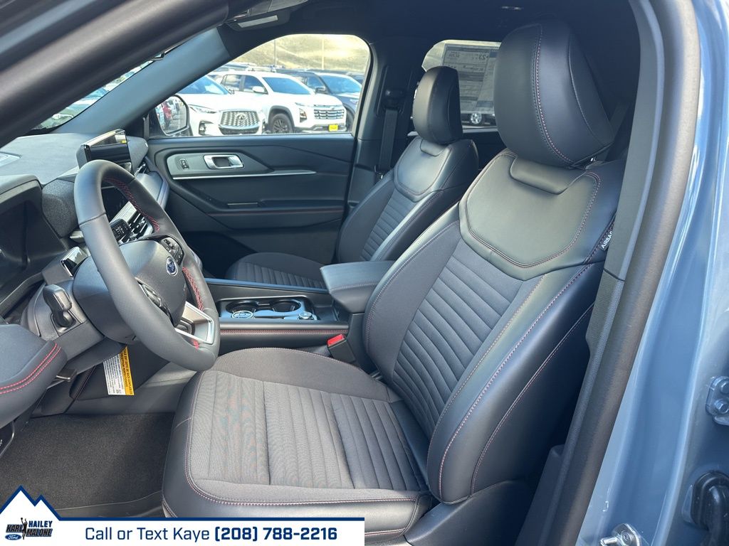 2026 Ford Explorer ST-Line - Photo 17